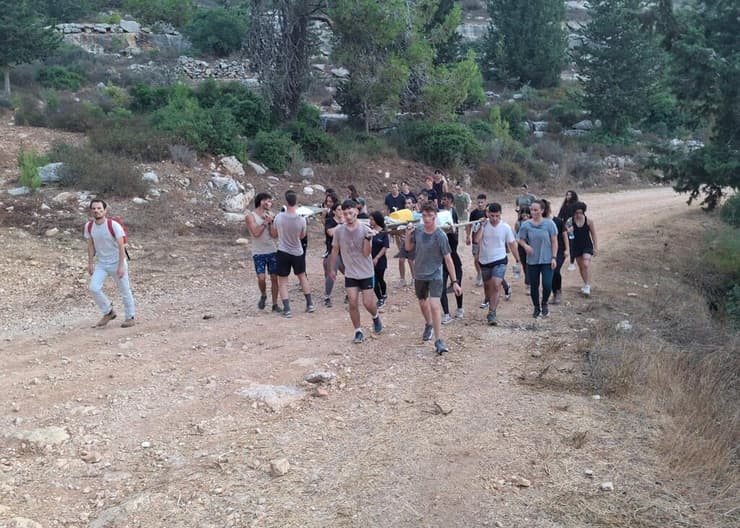 חניכי המכינה מצוות אורי במסע אלונקות