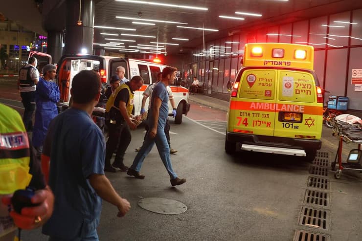 פינוי הפצועים מהפיגוע ביפו, לבית החולים איכילוב