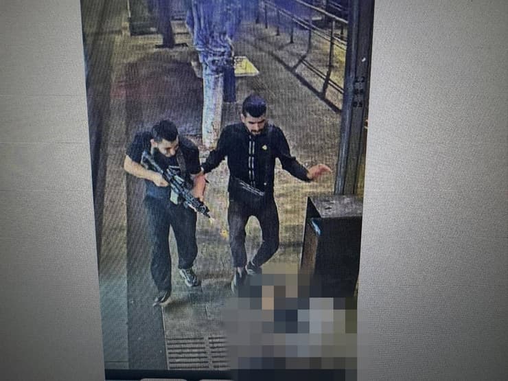 המחבלים תועדו בזירה