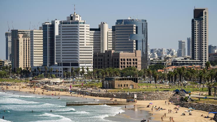 חוף הים בתל אביב (צילום: Leon Neal/Getty Images) חוף הים בתל אביב