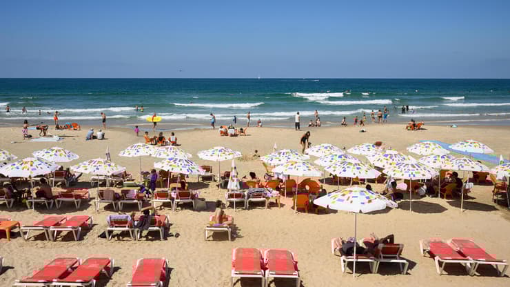 חוף הים בתל אביב (צילום: Leon Neal/Getty Images) חוף הים בתל אביב