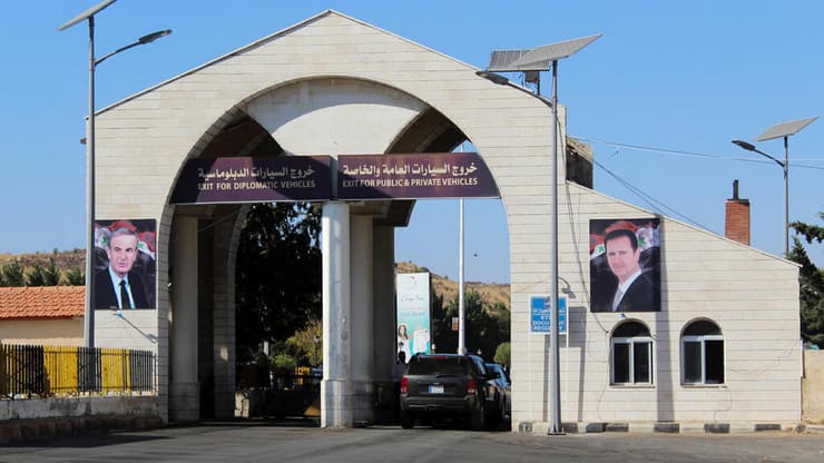 מעבר גבול בין סוריה ללבנון, לפני נפילת משטר אסד (צילום: REUTERS/Firas Makdesi) מעבר בין סוריה ל לבנון אל-מסנע ג'דידה ג'דידת יאבוס מעברים יא אללה