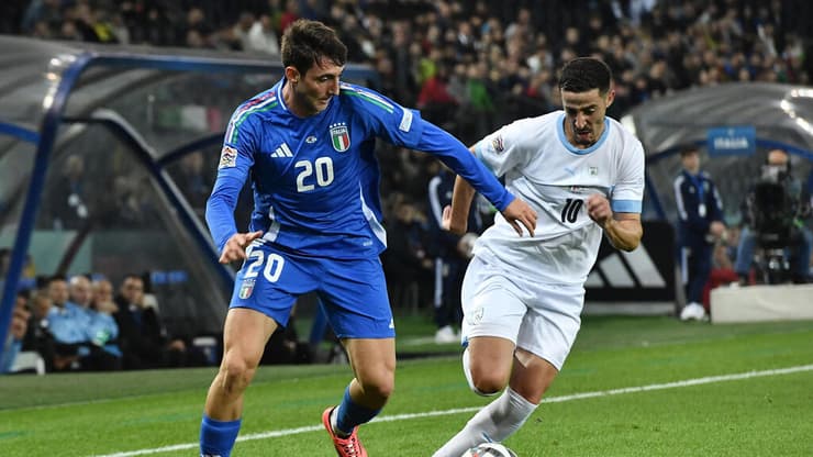 שחקן נבחרת ישראל דולב חזיזה מול שחקן נבחרת איטליה אנדראה קמביאזו