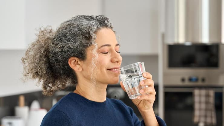 שתייה נכונה של מים היא אחד המרכיבים הבסיסיים לתפקוד תקין של הגוף 