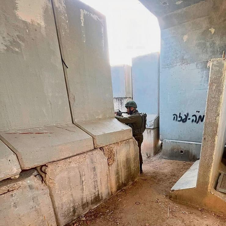 הלחימה מהמיגונית בבוקר 7 באוקטובר בבא"ח זיקים (צילום: ניב ימין) הלחימה מהמיגונית בבוקר 7 באוקטובר, כפי שסגן ניב ימין תעד