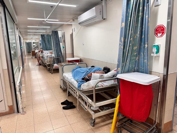 עומס ו צפיפות ב חדר מיון ב בית חולים וולפסון ב חולון