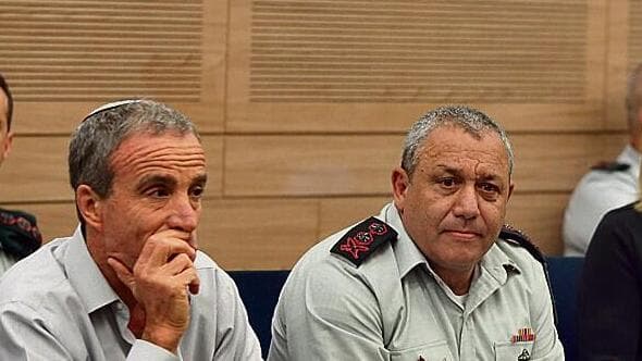 אלעזר שטרן לצד גדי איזנקוט, כשהאחרון כיהן כרמטכ"ל