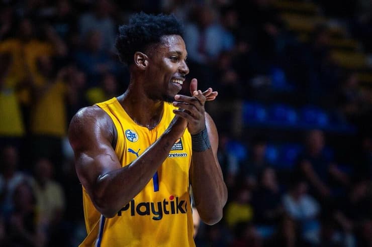 עבר בקיץ מאדום לצהוב. הורד (צילום: ג'ורג'יה קוסטיץ') מכבי ת"א פרטיזן בלגרד