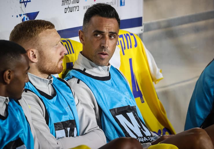 האופציות: לבלוע את הרוק, לפרוש או לעבור לבית"ר (צילום: עוז מועלם) ערן זהבי מכבי ת"א מכבי חיפה