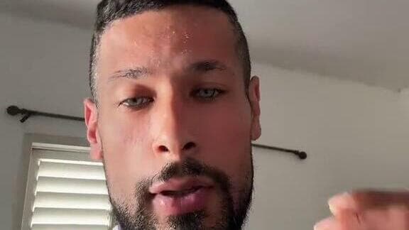 הנאשם אדם סאלם, מתוך הסרטון הכוזב שהפיץ מפיץ השמועות הכוזבות על החטופים בטיקטוק