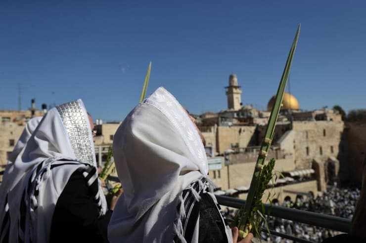 תפילת שחרית בחול המועד סוכות