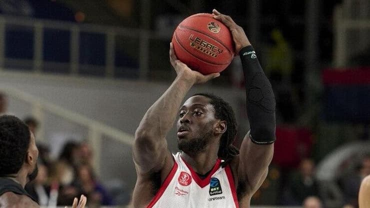 פנה לפיב"א. ג'ונתן מוטלי (צילום: הפועל ת"א) טרנטו - הפועל ת"א ג'ונתן מוטלי