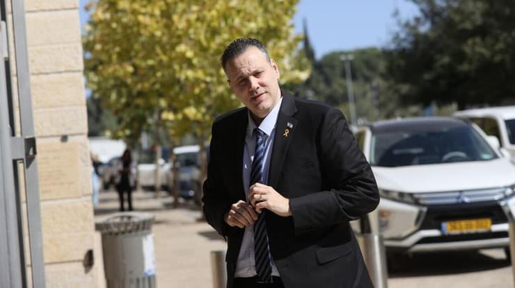 צעד לאחור? זוהר (צילום: אלכס קולומויסקי) הח"כים מגיעים לישיבת הממשלה