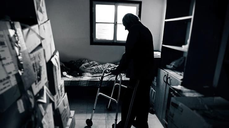 ביטוח סיעודי (צילום: shutterstock) ביטוח סיעודי