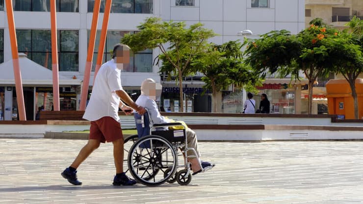 ביטוח סיעודי (צילום: shutterstock) ביטוח סיעודי