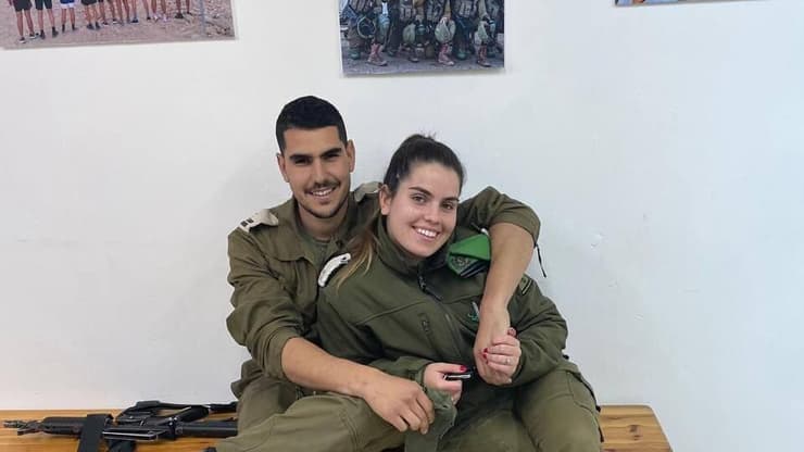 רס"ן גיא נזרי ואחותו התאומה