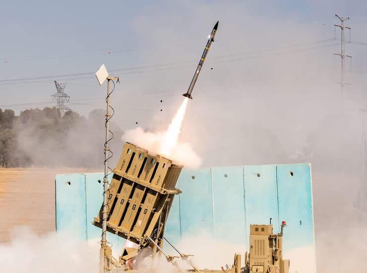 טיל חץ משוגר בדרך ליירוט (צילום: חיל הים האמריקני) טיל חץ משוגר בדרך ליירוט