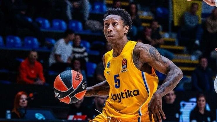 עזב. סייבן לי (צילום: ג'ורג'יה קוסטיץ') סייבן לי