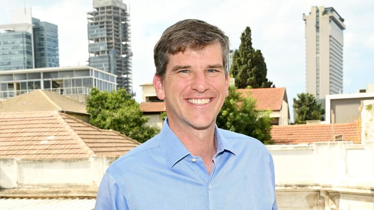 נערכו פגישות בביתו. משקיע ההון סיכון אייזנברג