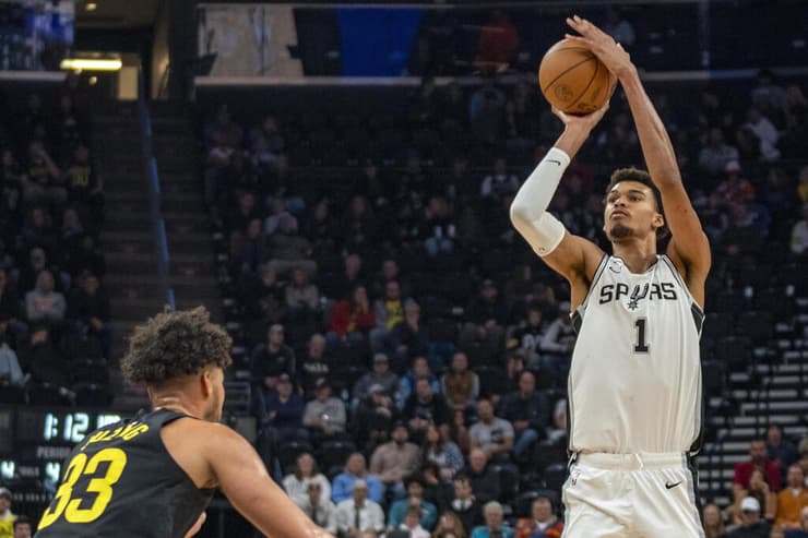 "מה הוא לא מסוגל לעשות?" (AP Photo/Rick Egan) שחקן סן אנטוניו ספרס ויקטור וומבניאמה