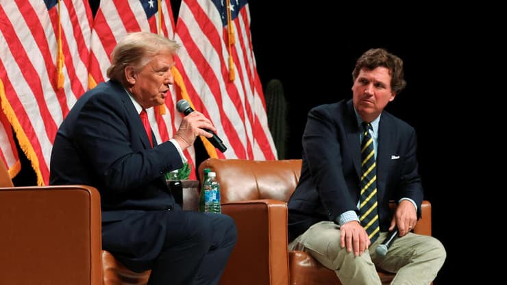 דונלד טראמפ באירוע קמפיין בחירות באריזונה