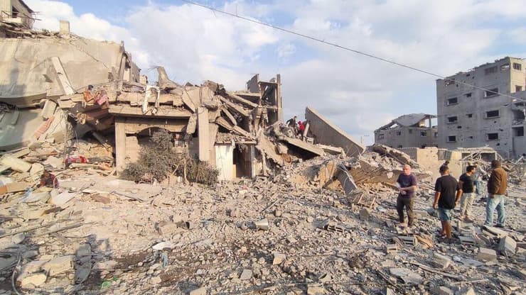 מחנה הפליטים בנוסייראת ברצועת עזה לאחר תקיפה של חיל האוויר