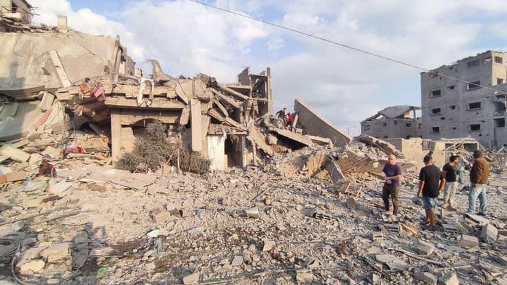 מחנה הפליטים בנוסייראת ברצועת עזה לאחר תקיפה של חיל האוויר