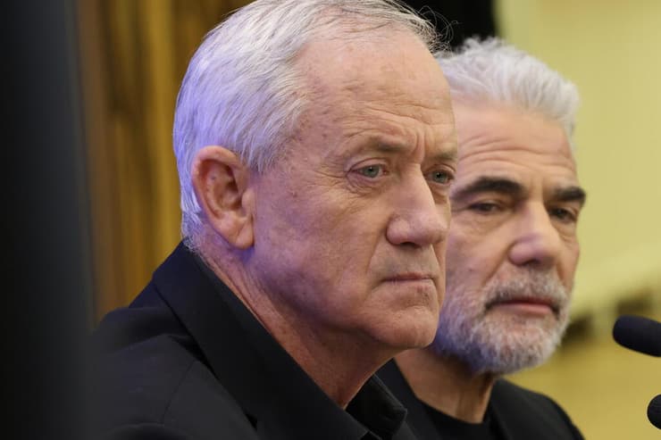 ראש האופוזיציה יאיר לפיד ויו״ר המחנה הממלכתי בני גנץ בהצהרה מיוחדת על רקע ההתפתחויות בפרשה הביטחונית של הדלפת מסמכים מסווגים