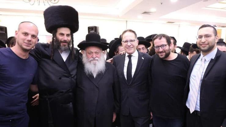 מימין: יצחק וסרלאוף, יונתן אוריך, צחי ברוורמן, יצחק גולדקנופף, מוטי בבצ'יק ואלי פלדשטיין (צילום: שמואל דריי ) אלי פלדשטיין