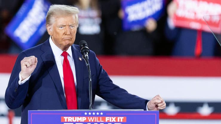 טראמפ בעצרת בחירות, לפני זכייתו (צילום: Ryan M. Kelly / AFP) ארה"ב בחירות עצרת של דונלד טראמפ צפון קרוליינה