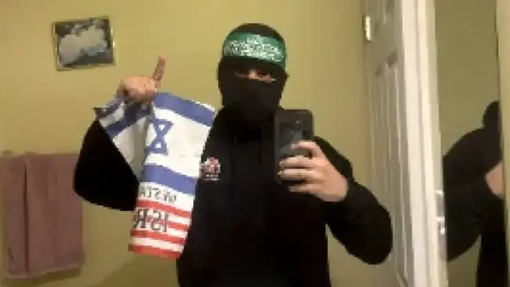 מוחמד חמאד בתמונה שפרסם ברשת (צילום: United States District Court for the Western District of Pennsylvania) מוחמד חמאד בתמונה שפרסם ברשת