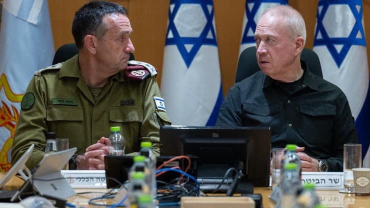 שר הביטחון יואב גלנט בפגישהעם חברי פורום המטה הכללי של צה״ל, בראשות הרמטכ״ל רב אלוף הרצי הלוי