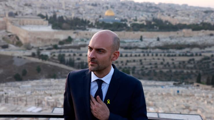 שר החוץ של צרפת, ז'אן-נואל בארו, בביקור בירושלים ב-2014. "לא נמתין לשינוי פוליטי בישראל" (צילום: Menahem Kahana / AFP) שר החוץ של צרפת ז'אן-נואל בארו בירושלים
