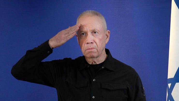 יואב גלנט מצדיע