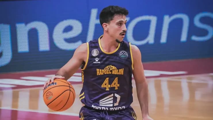 שחקן הפועל חולון ניב משגב (אתר פיב"א) שחקן הפועל חולון ניב משגב