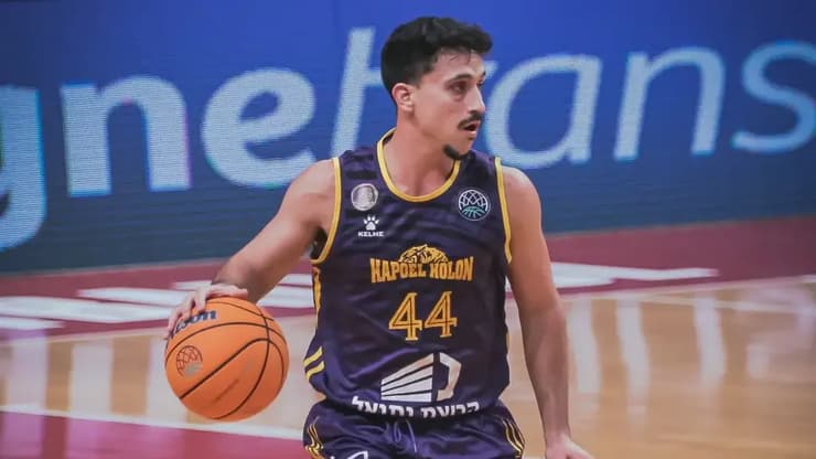 שחקן הפועל חולון ניב משגב