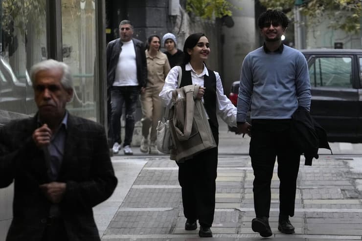 איראנים רחוב טהרן איראן 