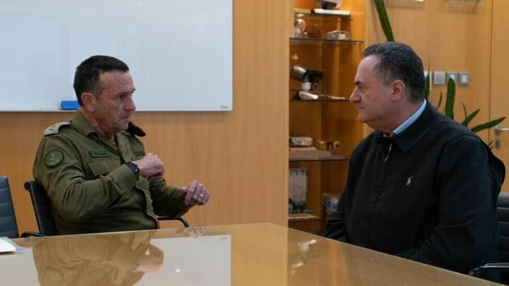 שר הביטחון ישראל כ"ץ בפגישה ראשונה עם הרמטכ"ל הרצי הלוי בפורום המטה הכללי