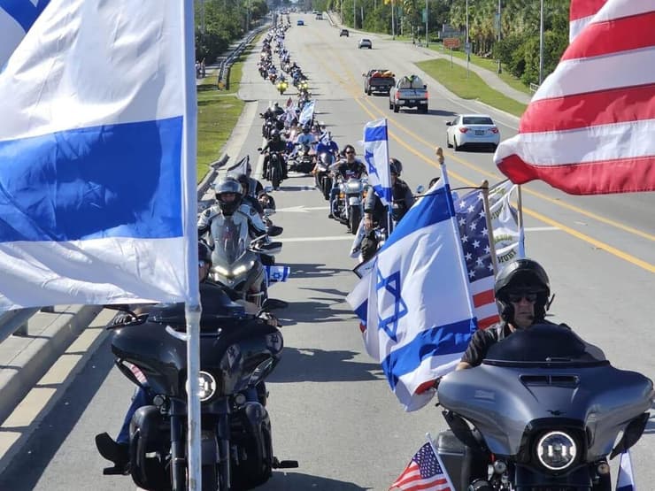 שיירת תמיכה בישראל, שאורגנה על ידי חברי "קהילה זה אחדות" (צילום: באדיבות ארגון "קהילה זה אחדות") שיירת תמיכה בישראל, שאורגנה על ידי חברי "קהילה זה אחדות"