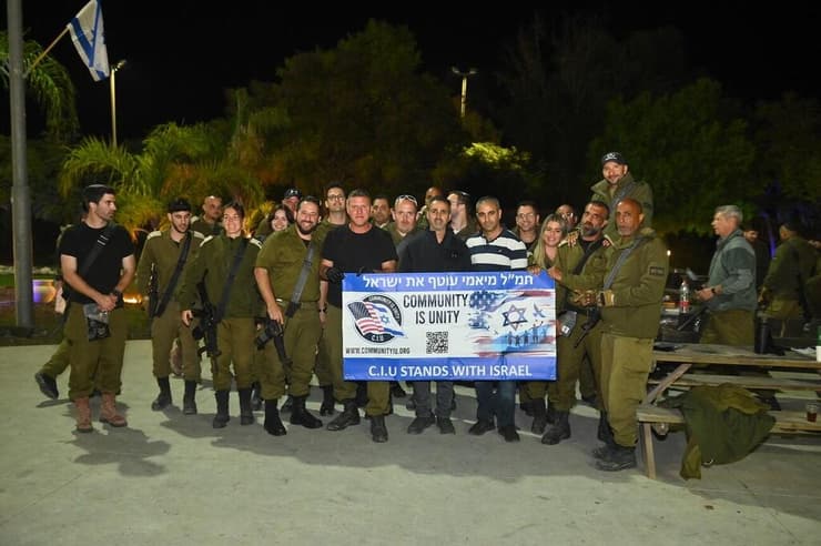 תרומה של הארגון לאבזור חדר אוכל באחד מבסיסי צה"ל (צילום: באדיבות ארגון "קהילה זה אחדות") תרומה לאבזור חדר אוכל באחד מבסיסי צה"ל