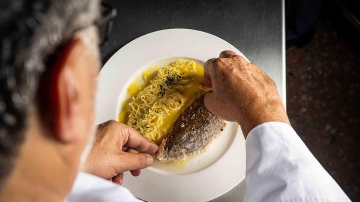 בין ביתי לאלגנטי. מרים (צילום: אסף קרלה) השף חיים כהן מצלחת מנה במסעדת מרים