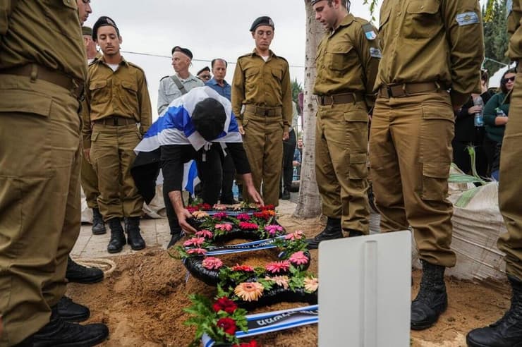 הלווייתו של תובל (צילום: גדי קבלו) הלווייתו של סמ"ר תובל יעקב צנעני ז"ל