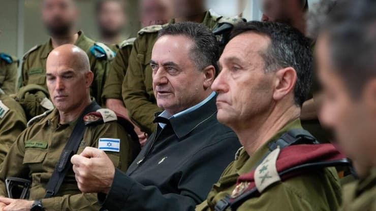 שר הביטחון ישראל כ"ץ בביקור בפיקוד הצפון ביחד עם הרמטכ"ל רב-אלוף הרצי הלוי ומפקד פיקוד צפון, האלוף אורי גורדין