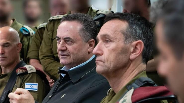 שר הביטחון ישראל כ"ץ בביקור בפיקוד הצפון ביחד עם הרמטכ"ל רב-אלוף הרצי הלוי ומפקד פיקוד צפון, האלוף אורי גורדין