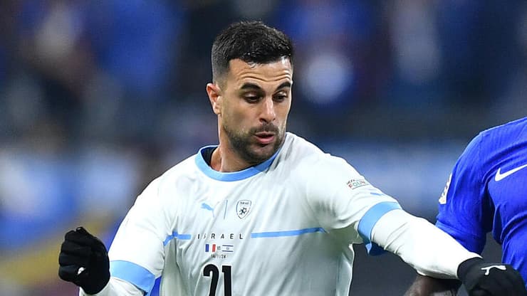 שחקן נבחרת ישראל דין דוד מול שחקן נבחרת צרפת דאיו אופמקאנו