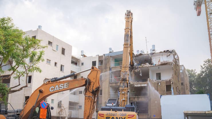 הריסת מבנים ישנים בפרויקט התחדשות עירונית ברחוב אלתרמן תל אביב