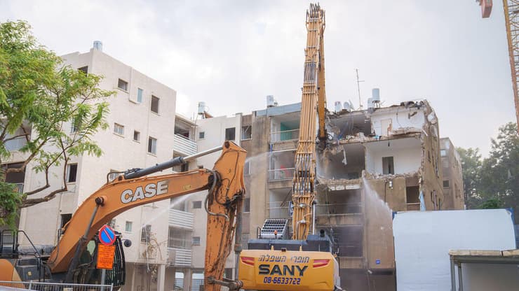 הריסת מבנים ישנים בפרויקט התחדשות עירונית ברחוב אלתרמן תל אביב