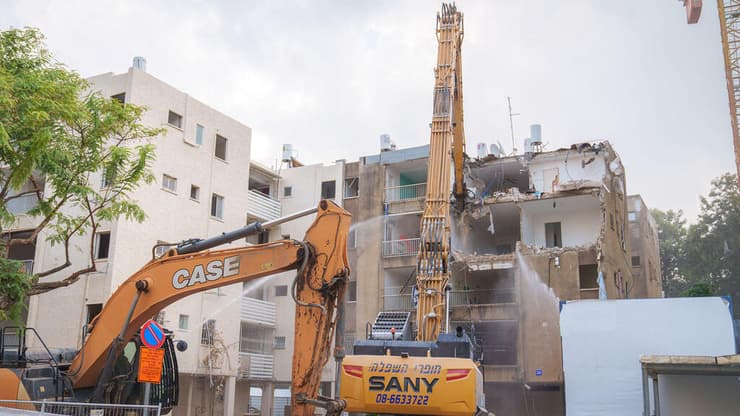 הריסת מבנים ישנים בפרויקט התחדשות עירונית ברחוב אלתרמן תל אביב