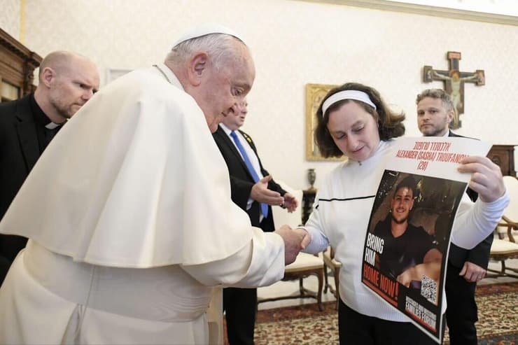 משלחת של משפחות החטופים בוותיקן 