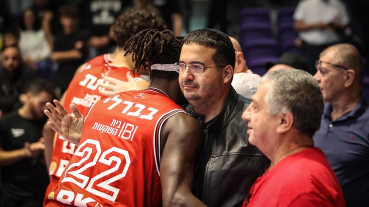 עופר ינאי ופטריק בברלי